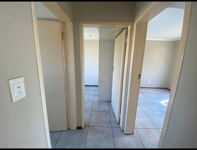 2 BEDROOM PROPERTY TO RENT IN LAKEFIELD